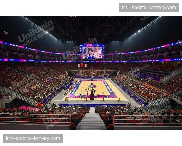 为提升观赛体验，梅纳乌球场计划在夏季安装全新四面屏显示系统