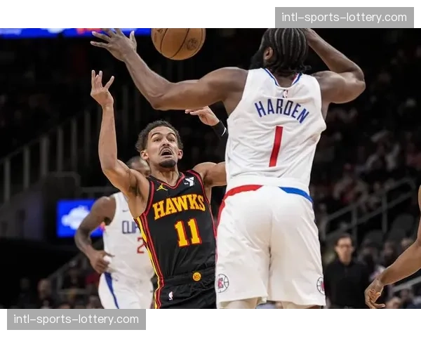 消息：比赛中段突发，老鹰因防守沟通失误连续请求暂停