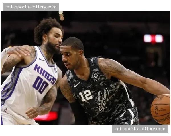 “突发:天空队主力中锋在第三节因两次技术犯规被驱逐出场” “突发:天空队主力中锋在第三节因两次技术犯规被驱逐出场”