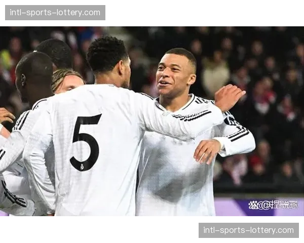 曼城控球率59%射门15-9，整体占据优势但双方各有两次击中门柱